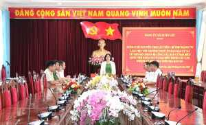 Bí thư Đảng uỷ, Chủ tịch HĐND xã Xuân Lộc Nguyễn Thị Cát Tiên làm việc với Thường trực Uỷ Ban bầu cử xã về tiến độ chuẩn bị công tác bầu cử
