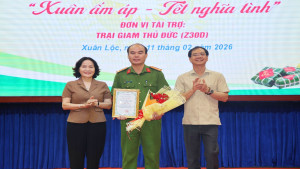 Trại giam Thủ Đức tặng hơn 200 phần quà Tết cho hộ gia đình có hoàn cảnh khó khăn tại Xuân Lộc