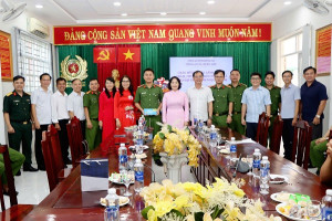 Lãnh đạo xã Xuân Lộc thăm, tặng quà và chúc Tết các đơn vị...