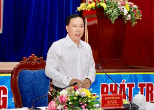 Phó Bí thư Tỉnh ủy, Chủ tịch UBND tỉnh Nguyễn Văn Út kiểm tra công tác bầu cử tại xã Xuân Lộc