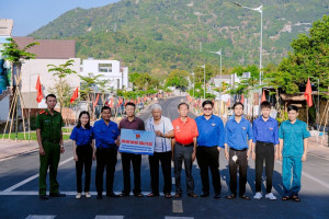 Cụm thi đua số 5 Tỉnh đoàn Đồng Nai bàn giao công trình thanh niên “Tuyến đường cờ Tổ quốc”