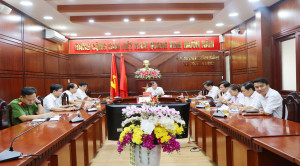 Đồng chí Chủ tịch UBND xã Xuân Lộc dự chủ trì cuộc họp trực tuyến toàn tỉnh tại điểm cầu Xuân Lộc.