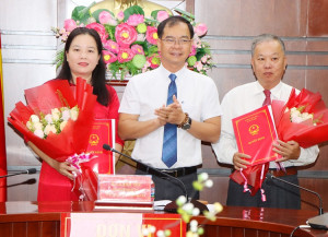 Xuân Lộc trao Quyết định bổ nhiệm lại viên chức quản lý