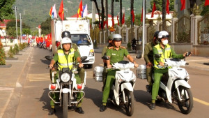 Xuân Lộc hàng trăm người tham gia diễu hành cổ động ngày bầu cử