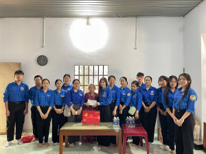 Tuổi trẻ Xuân Lộc tri ân gia đình chính sách nhân kỷ niệm 95 năm thành lập Đoàn