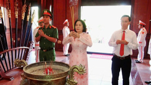 Xuân Lộc viếng đền thờ liệt sĩ nhân kỷ niệm 51 năm Ngày Giải phóng Xuân Lộc