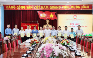 Cụm thi đua số 5 Uỷ ban MTTQVN tỉnh giao ban công tác mặt trận và ký kết giao ước thi đua năm 2026