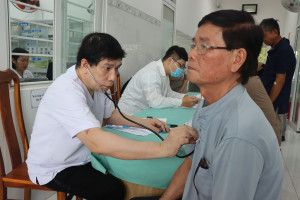 Xuân Lộc hơn 200 người dân được khám sức khỏe và cấp thuốc...
