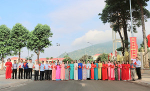 Xuân Lộc diễu hành xe hoa tuyên truyền chào mừng 30/4 và sự kiện thành lập phường Xuân Lộc, thành phố Đồng Nai