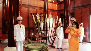 Xuân Lộc viếng Đền thờ liệt sĩ nhân kỷ niệm 51 năm Ngày Giải phóng miền Nam, thống nhất đất nước
