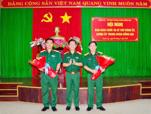 BÀN GIAO CHỨC VỤ BÍ THƯ ĐẢNG UỶ, CHÍNH UỶ TRUNG ĐOÀN ĐỒNG NAI