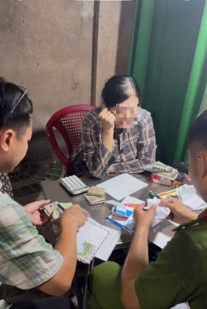 Công an phường Xuân Lộc: “Bắt, triệt phá, xử lý 01 vụ - 06 đối tượng đánh bạc bằng hình thức chơi số lô, đề”