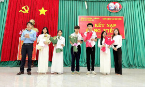 Phường Xuân Lộc nhiều học sinh ưu tú được kết nạp vào Đảng