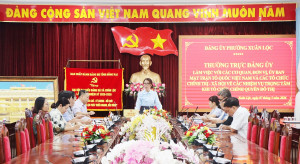 Đồng chí Phó Bí thư Thường trực Đảng ủy phường Xuân Lộc chủ trì cuộc họp rà soát nhiệm vụ trọng tâm sau thành lập phường
