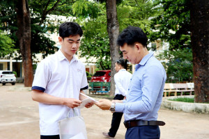 Hơn 1.600 thí sinh trên địa bàn phường Xuân Lộc bước vào thi môn Ngữ văn Kỳ thi tốt nghiệp THPT năm 2026