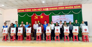 Ấm áp phiên chợ 0 đồng tại phường Xuân Lộc