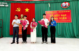 Trường THPT Xuân Lộc: 11 học sinh ưu tú được kết nạp vào Đảng từ đầu năm đến nay