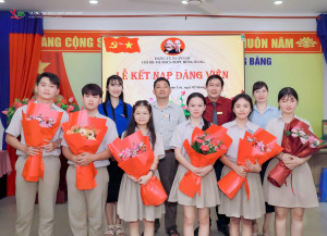 Xuân Lộc: 06 Đoàn viên ưu tú của Đoàn trường TH-THCS-THPT Hồng Bàng vinh dự đứng vào hàng ngũ của Đảng