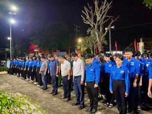 Tuổi trẻ Xuân Lộc thắp nến tri ân các Anh hùng liệt sĩ tại Đền thờ Liệt sĩ Xuân Thọ