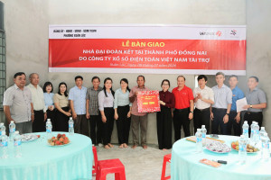 Phường Xuân Lộc bàn giao 02 căn nhà Đại đoàn kết cho hộ đồng bào khó khăn về nhà ở