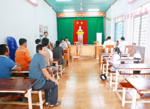 Phường Xuân Lộc làm việc với các hộ dân về tình trạng ngập nước đường Hùng Vương - Trần Phú