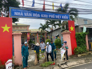 Hưởng ứng đợt thi đua đặc biệt 500 ngày đêm, khu phố Việt Kiều ra quân thực hiện công tác dân vận gắn với xây dựng cảnh quan đô thị xanh