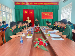 Kiểm tra kết quả thực hiện nhiệm vụ quân sự, quốc phòng 6 tháng đầu năm tại phường Xuân Lộc