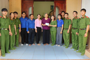 Đoàn Thanh niên phường phối hợp với Đoàn cơ sở Trại giam Xuân Lộc thăm, tặng quà gia đình chính sách trên địa bàn phường Xuân Lộc