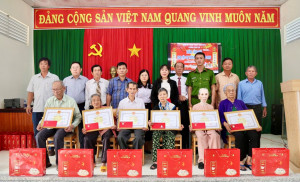 Lễ mừng thọ các cụ 90 tuổi tại Nhà Văn hoá khu phố Trung Nghĩa