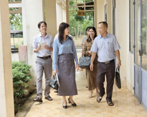 Ban Văn hóa - Xã hội HĐND phường Xuân Lộc giám sát công tác chuẩn bị năm học mới tại Trường THCS Nguyễn Hiền