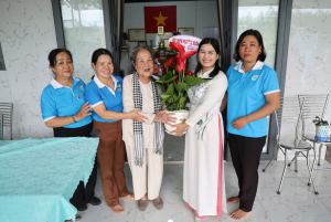 Hội Liên hiệp Phụ nữ và Đoàn Thanh niên phường Xuân Lộc tổ chức bữa cơm thân mật tri ân Mẹ Việt Nam Anh hùng