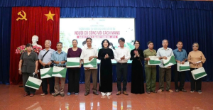 Phường Xuân Lộc tổ chức thăm khám, tư vấn sức khỏe và tri ân người có công với cách mạng nhân kỷ niệm 79 năm Ngày Thương binh - Liệt sĩ