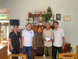 Chi bộ Khu phố Thọ Phước thăm, tặng quà các gia đình thương binh liệt sĩ, gia đình chính sách, có công cách mạng nhân kỷ niệm 79 năm Ngày Thương binh - Liệt sĩ