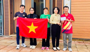 Lan tỏa sắc đỏ thiêng liêng: Trao tặng và thay mới 130 lá cờ Tổ quốc tại tuyến đường Hoàng Đình Thương