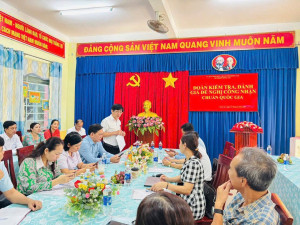 Kiểm tra, đánh giá đề nghị công nhận đạt chuẩn quốc gia tại...