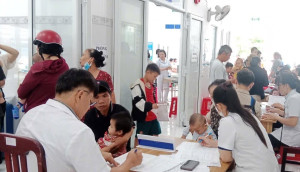 Trạm Y tế phường Xuân Lộc khám sức khỏe kết hợp tiêm chủng cho trẻ từ 0 đến 6 tuổi