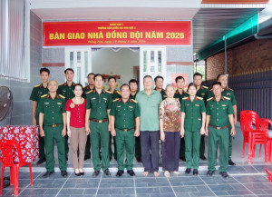 Bàn giao “Nhà đồng đội” cho Đại úy QNCN Bùi Xuân Hùng, ngụ tại khu phố Gia Ray 3 phường Xuân Lộc