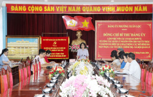 Bí thư Đảng ủy, Chủ tịch HĐND phường Nguyễn Thị Cát Tiên chủ...