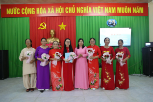 Hội Liên hiệp Phụ nữ phường Xuân Lộc trao quyết định thành...