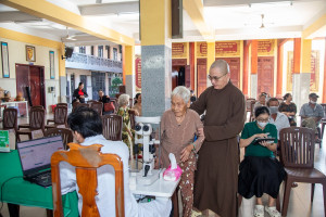 Chương trình khám, tư vấn mắt miễn phí góp phần chăm sóc sức khỏe cộng đồng tại phường Xuân Lộc