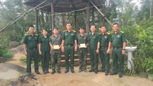 Lãnh đạo phường Xuân Lộc thăm, động viên cán bộ, chiến sĩ...