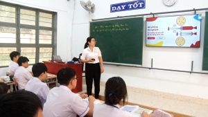 Thi đua chuyển đổi số ở ngồi trường vùng xa