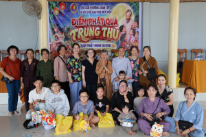 Hội Cựu chiến binh phường Xuân Lộc trao 250 phần quà Trung thu đến thiếu nhi