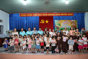 “Vui hội Trăng rằm” cho thiếu nhi Khu phố Việt Kiều