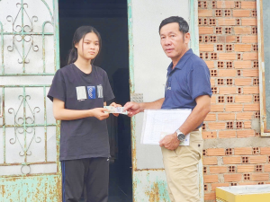 Trao tổng số tiền 53 triệu 600 nghìn đồng học bổng cho học...