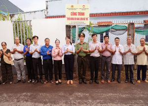 Niềm vui từ những ánh đèn năng lượng mặt trời