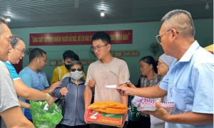 Khu phố Trung Nghĩa trao 430 phần quà nhân dịp Quốc khánh 2/9 và Đại lễ Vu Lan