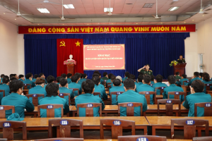 Gần 300 dân quân phường Xuân Lộc tham gia huấn luyện dân...