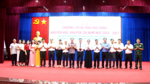 Hội Khuyến học phường Xuân Lộc trao 112 suất học bổng cho...