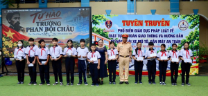 Đưa kiến thức an toàn giao thông đến gần với học sinh